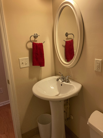 Ground Floor Full Bathroom - Female Student Housemate Needed In Quiet Townhome Community Overlooking KSU Athletic Fields