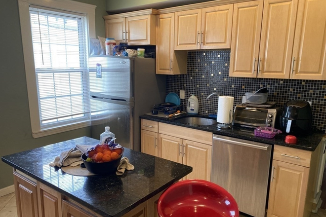 kitchen - Spacious 4 Bed / 1.5 Bath w/ Laundry in Unit!! Available 9/1/26!! Apartments