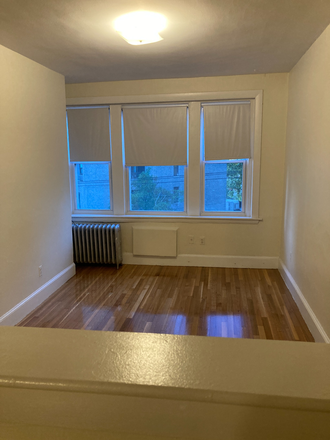 Hub Realty - Beautiful front one bedroom, in Brookline near Coolidge Corner Apartments