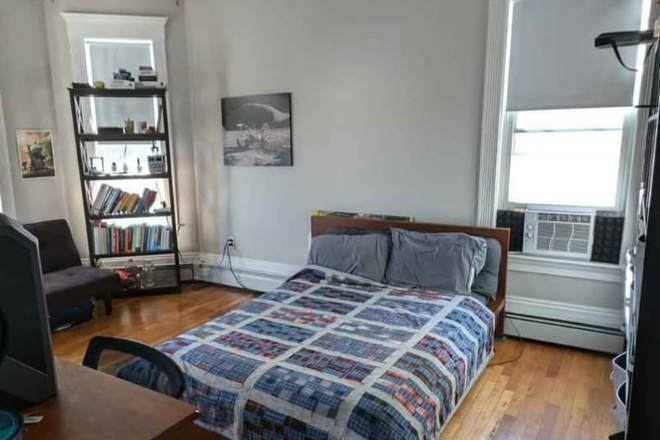 Room 2 - Summer Sublet w Lease Option; 1-4 Rooms Available in 4B2B House