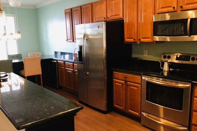 Kitchen - ROOM FOR RENT -WHITNEY LAKES JOHNS ISLAND Townhome