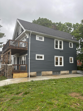 Outside side - New Renovated Xavier Student Housing – Rent by Room or Entire Unit Duplex