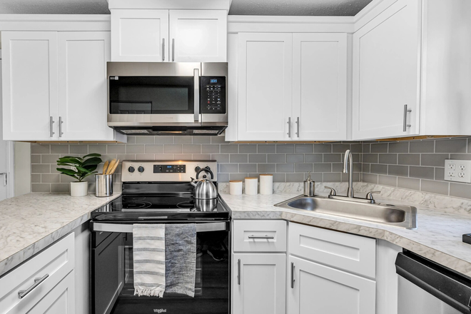 Kitchen - 1 Bedroom Lease Takeover Summer/Fall 2025 Sugarloaf Estates Apartments