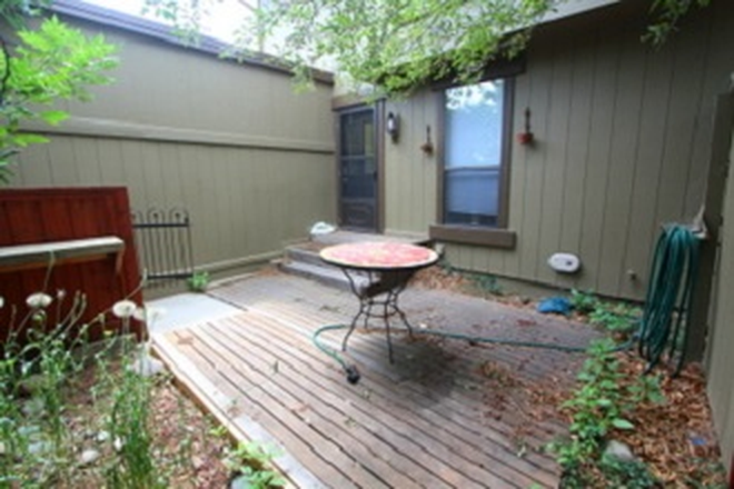 2 - AVAILABLE 6/5: 1600 Bradley Ct Townhome