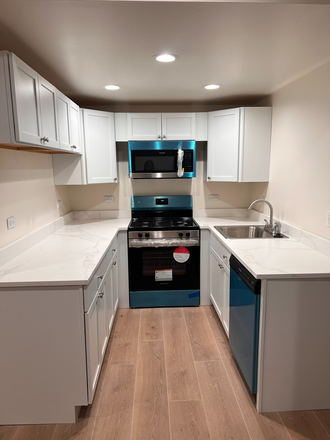 Kitchen (includes oven/stove/microwave/diswasher/fridge) - Fall 2026 Sublet House