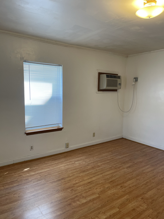 LR - 25/26 - Studio Just 3 Blocks From Campus - Free Internet Apartments