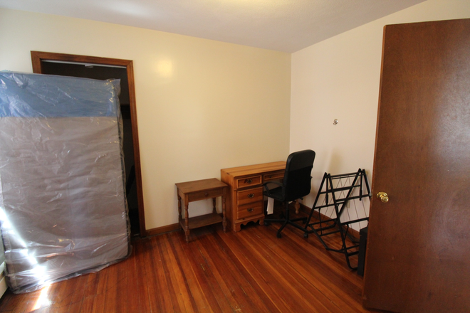 3 - Conveniently located apartment near MIT and central T.