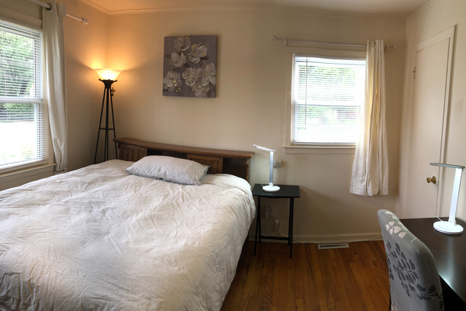 Bedroom A, queen size bed - Sublets two Rooms for female in shared home, 3 Min to Princeton Shopping Center