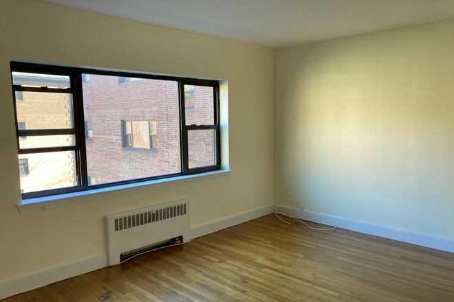 Call/text 602-317-9877 for a showing. - 9-1-26 / RENOVATED 3BR WITH LIVING ROOM / RIGHT ON THE T / LOOK AT PICS!! Apartments