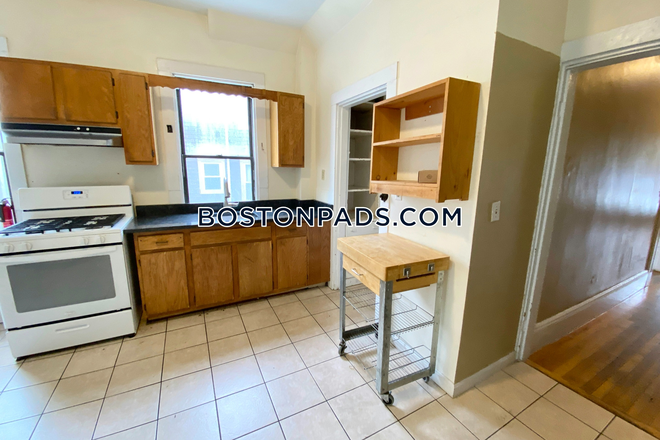 Kitchen - Spacious 6 Bed 2 Bath Apartment Located on Saunders St. in Allston!