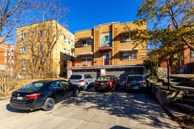 Exterior with off street parking - LARGE 2 BD 1BA WITH PARKING 2 BLOCKS FROM CAMPUS Apartments