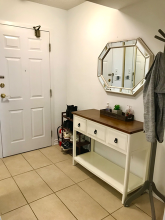 The entrance way into the condo unit - Private Large 1 bdrm in Mississauga with private bath in beautiful furnished 2bdrm condo to share