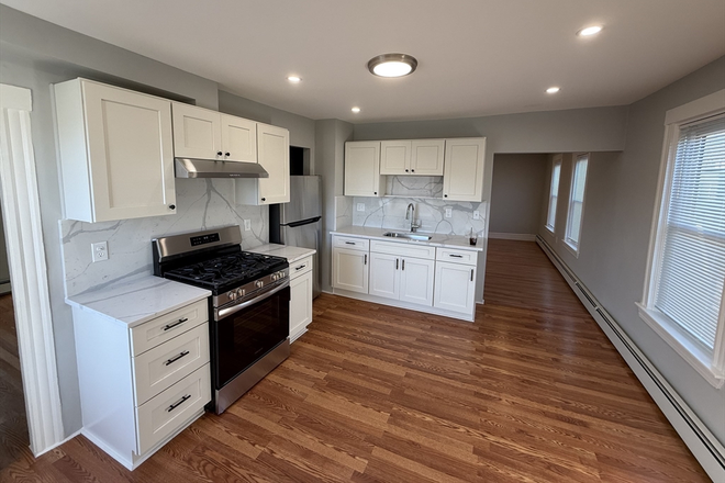 Call call or text Arezou at 617-584-7817 - FULLY RENOVATED 4 BED NEAR MANY COLLEGES AVAILABLE 9/1/2026! Apartments
