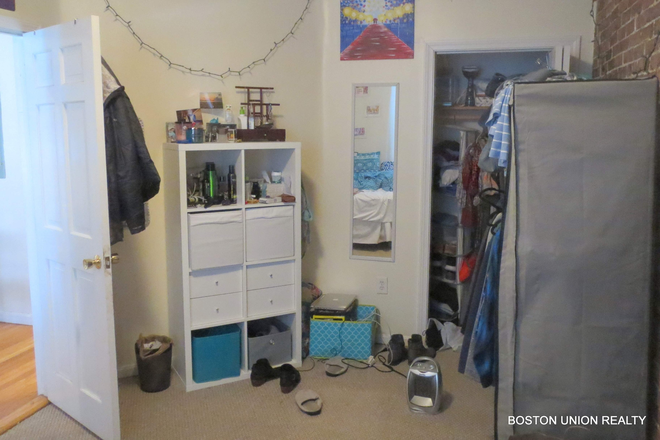 Call/text 602-317-9877 for a showing. - 9-1-26 / NO FEE / JUST LISTED 2BR WITH EXPOSED BRICK AND LAUNDRY IN UNIT! Condo