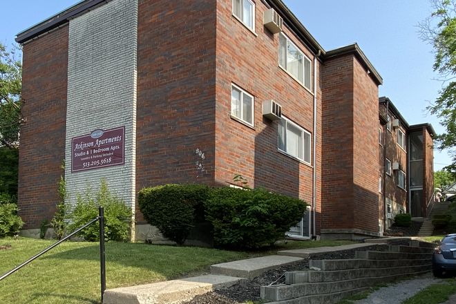 Exterior - Short walk to campus with parking options. Available Aug 2025