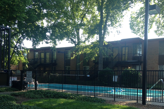 Pool and Courtyard area. - Villager East Condo, great neighborhood street, next to Starbucks, mall, and bus stop.