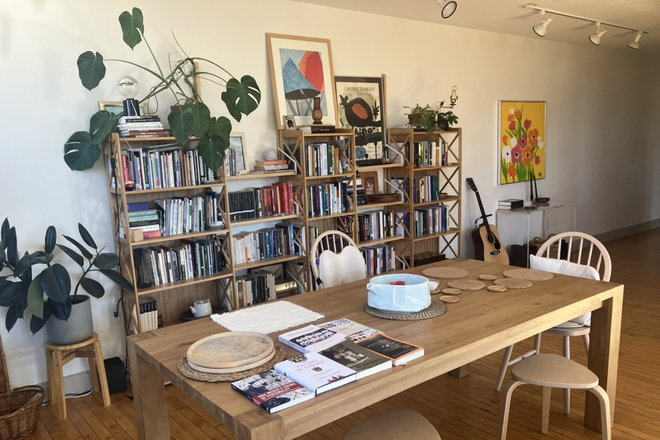 Living room - Large + Sunny Loft with Cat