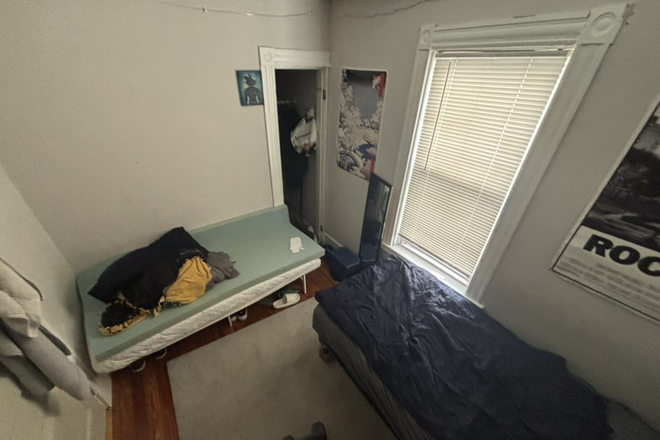 Bedroom - Small private bedroom close to JFK/UMass Apartments