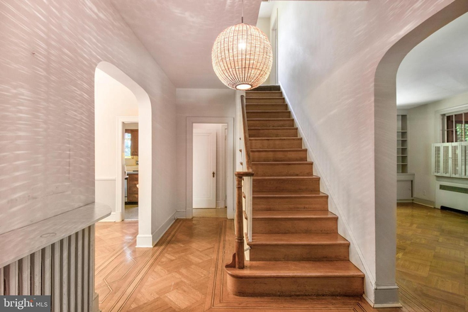 Entrance Hallway - House close to AU campus, right on bus route
