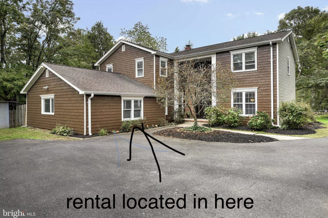 Exterior view - Furnished studio apt with private entrance-Fieldston Rd-Princeton Junction