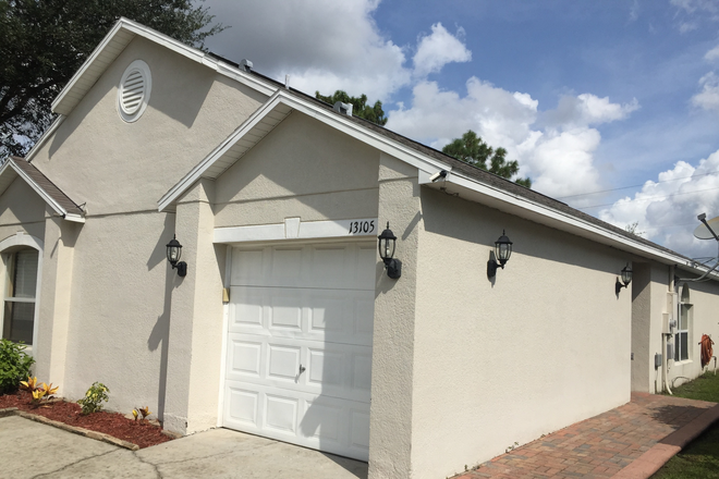 Side View - House Rent - 4Bed 2Bath House in East Orlando