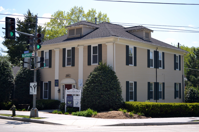 Apt occupies entire top floor - 3BR/2BA sunny 2nd floor apartment