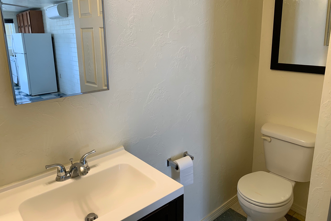 vanity - Quiet Studio House