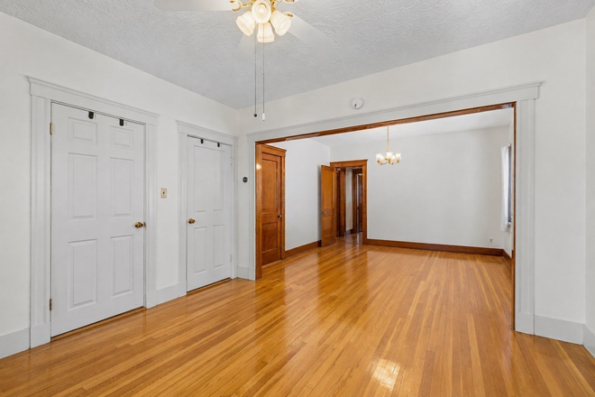 Dinning room - 3 Bedroom 1 Bathroom Near Tufts Apartments