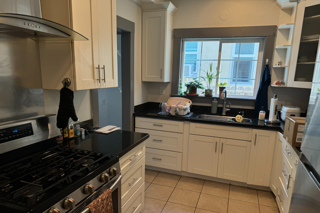 Kitchen - Private Room in the Charming, Vibrant, Convenient Rockridge