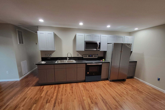 Kitchen - 6 Bed Home - Less than 3 blocks to Hofstra University
