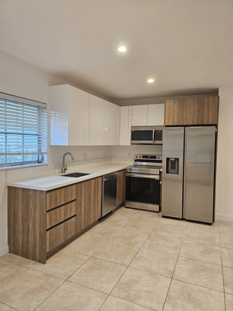 Kitchen - FULLY REMODELED 4 BED / 3 BATH; Walk to Campus