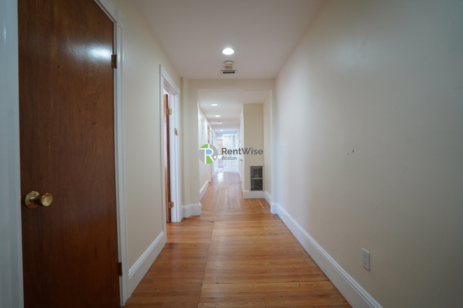 1 - AVAIL NOW! Gorgeous Brookline 3 bed, 1 .5 bath! Pet Friendly, NO FEE~
