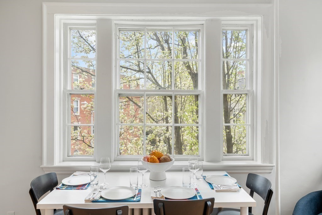 Window - Spacious Homey Apartment Near Law School