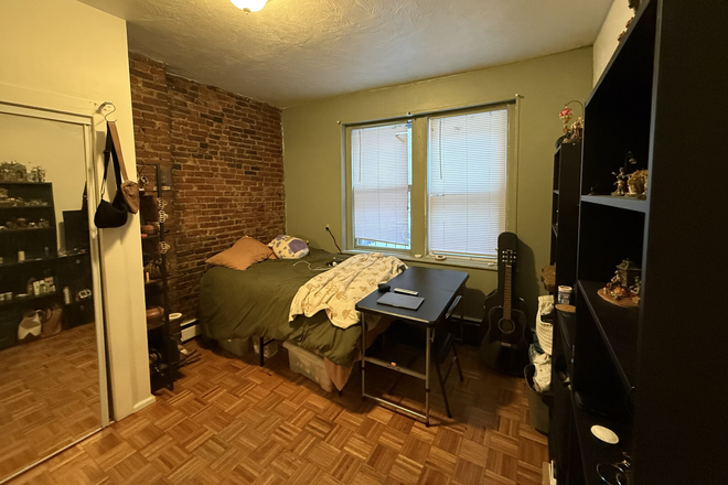 Visit hubrealtyproperties.com - Beacon Hill, prime location studio, near Boston Common