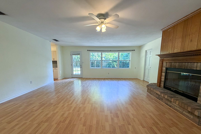 Photo - 3/2 House Walking Distance to UF & Law School Available for Fall 2025!