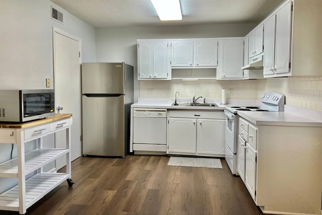 Kitchen - ☀️ $1,550 — 2-Level 2BR/1.5BA Townhouse Condo near University Place, Available Aug 3,2026