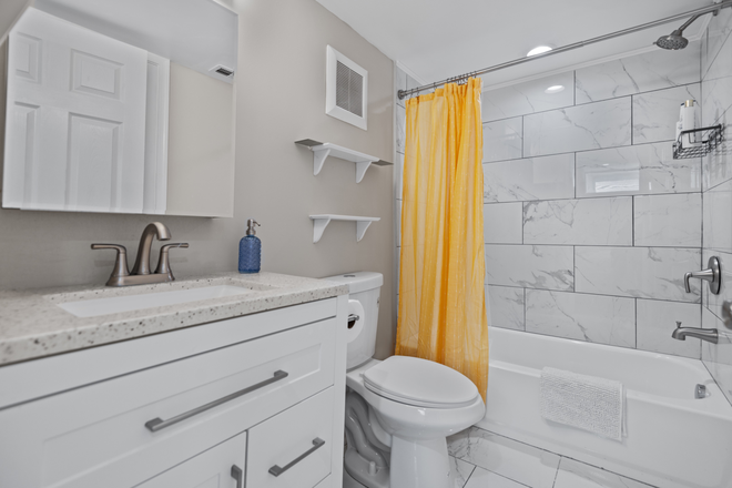 Private Bathroom - Stunning Apartment in East Baltimore