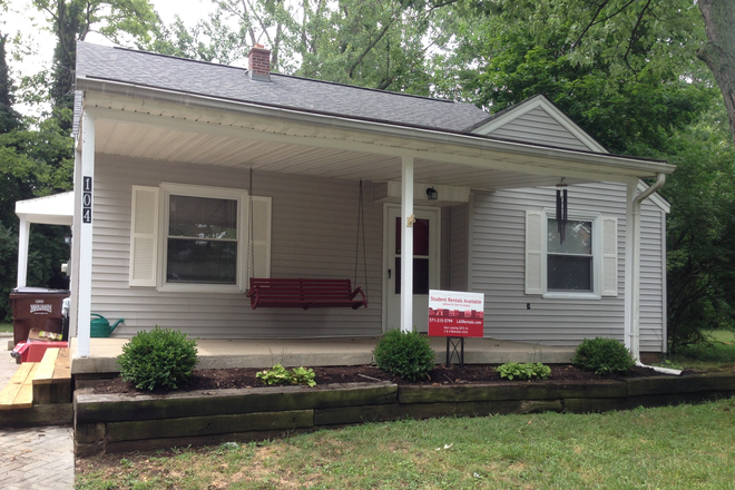 104 Ardmore Exterior - AVAILABLE 26-27 CLOSE TO GOGGIN & REC CENTER - 104 Ardmore Drive 4 Bedroom House