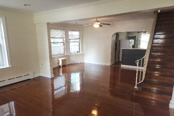 Dining Room - Large House on 63rd Street close to Train Station