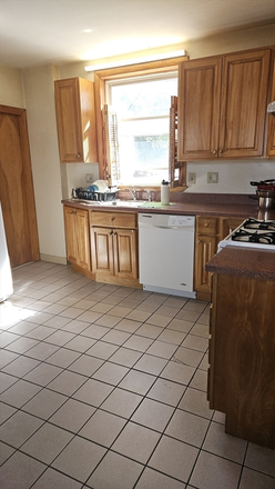 kitchen - Cozy 2 Bed / 1 Bath with parking! Available NOW!!! Apartments