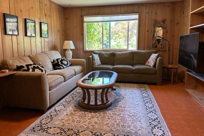 living room - Central, spacious, gardens. Beautiful neighborhood. Untilities WiFi included. House