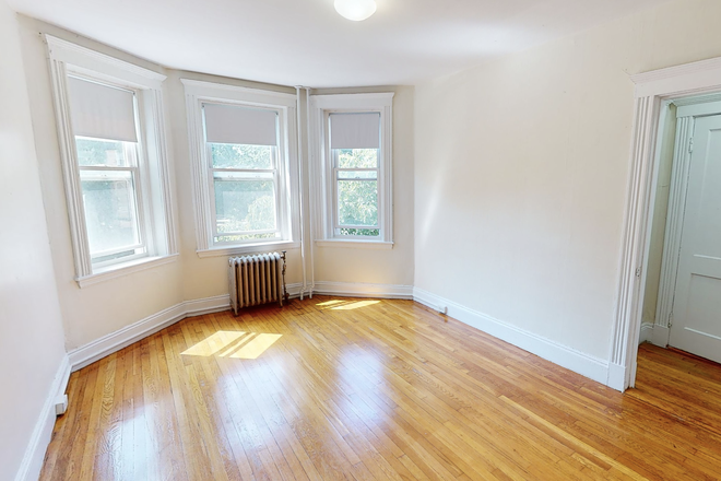 ! - NO FEE Sunny 2 bed on Park Drive near NEU and BU East! HT/HW incl, renovated kitchen! Ref #150034250 Apartments