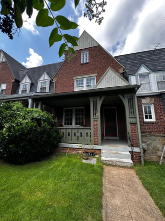Front of House - Fully Furnished 6BR/3BA Town House for Rent!