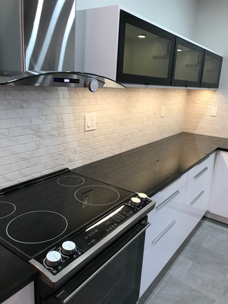 new kitchen - Awesome 5 bedroom apt!! New kitchen,2 new bathrooms,huge rooms,walk to class! RENT NOW '26!