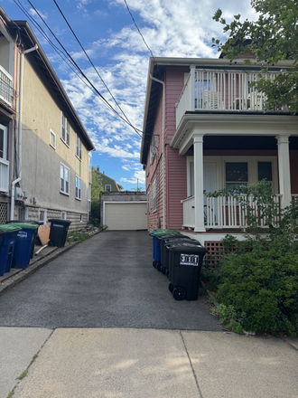 Driveway - 38 Chetwynd  4br apartment