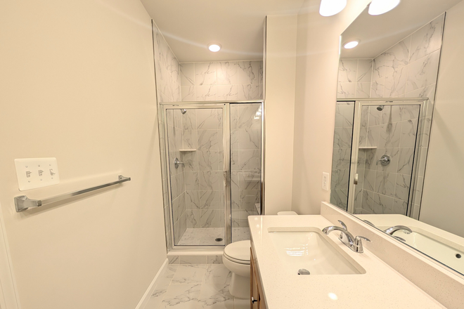 En suite - Pristine 4-Bdrm Townhome. Near campus. 2-car garage. End unit. Near Trails. It's a Gem!