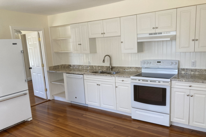 kitchen - Water View Home - 10 Narragansett Avenue East Providence, RI 02915