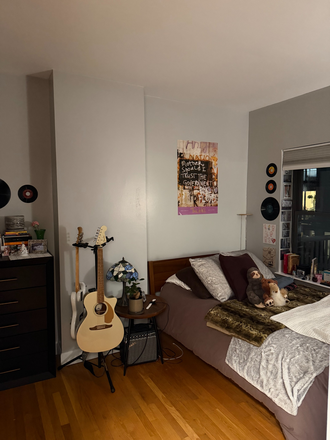 bedroom - Large room with balcony, summer sublet