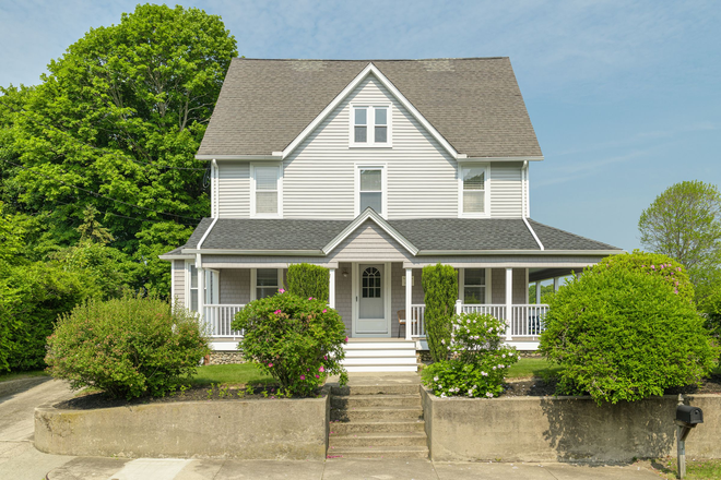 exterior - Newly Updated - Gorgeous & Spacious 5 Bed Available for 2026-2027! House