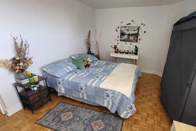 Bedroom - Cozy Furnished 1BR by UofT – Large Balcony & Sunny Plant-Filled Dining